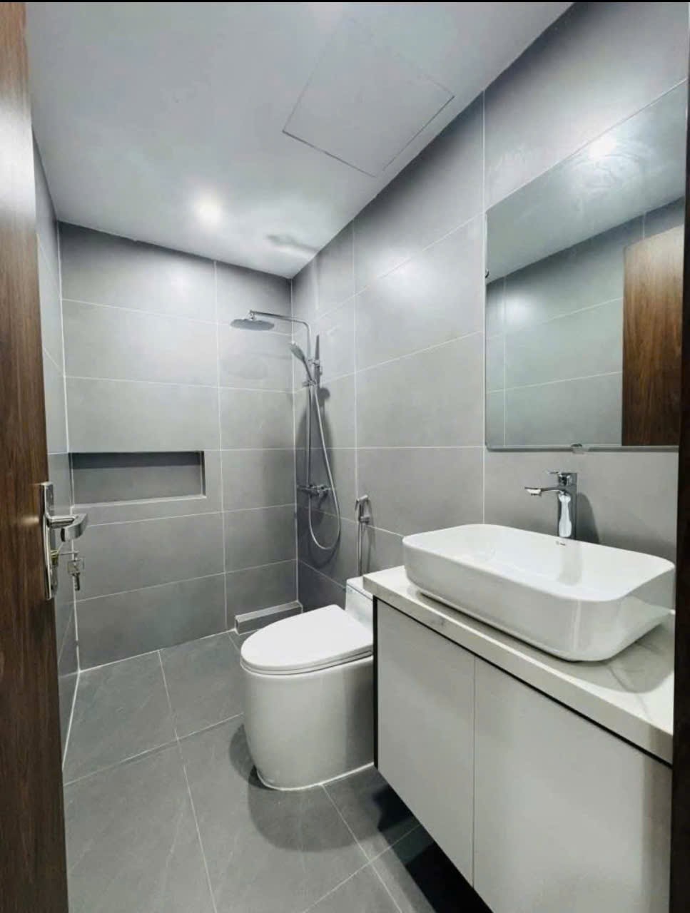 KẺ VẼ - ĐÔNG NGẠC- GARA Ô TÔ –TRƯỚC NHÀ Ô TÔ TRÁNH